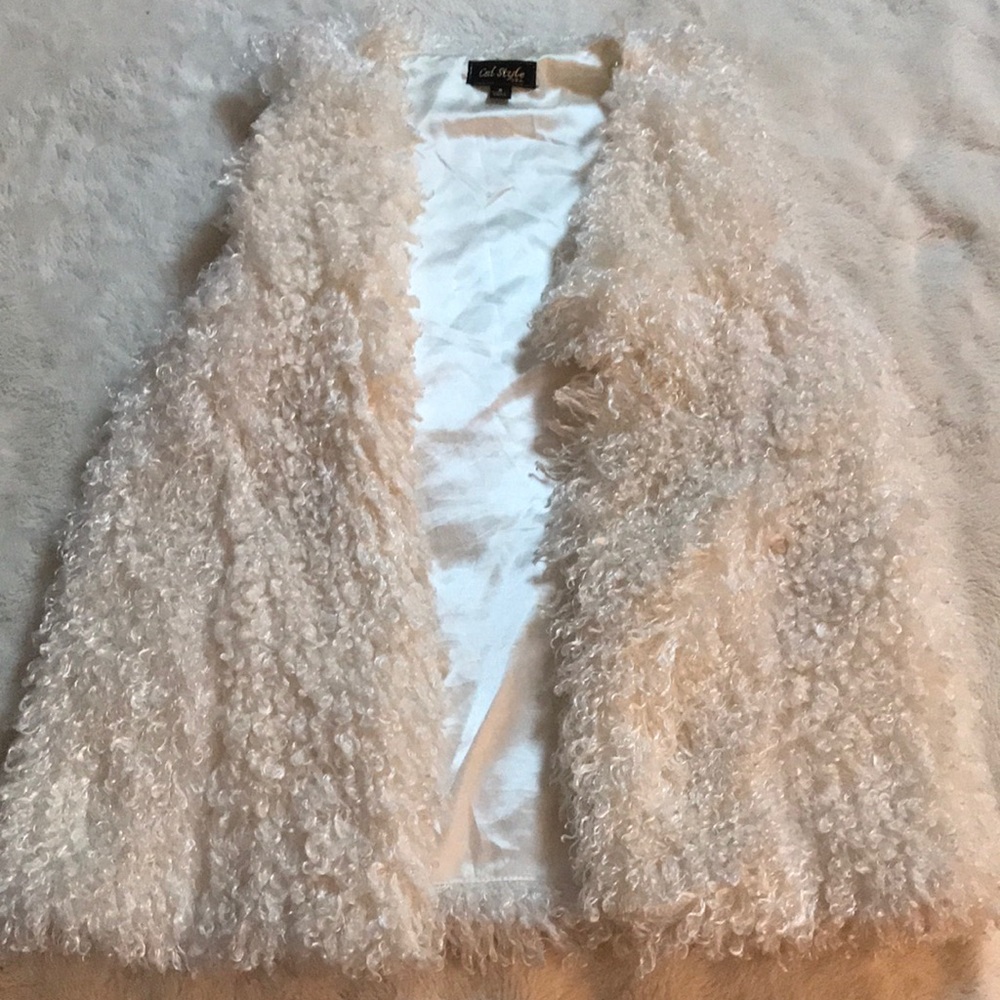 Cal Style Small White Faux Fur Vest